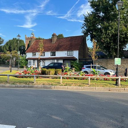 Harmondsworth Hall Bagian luar foto