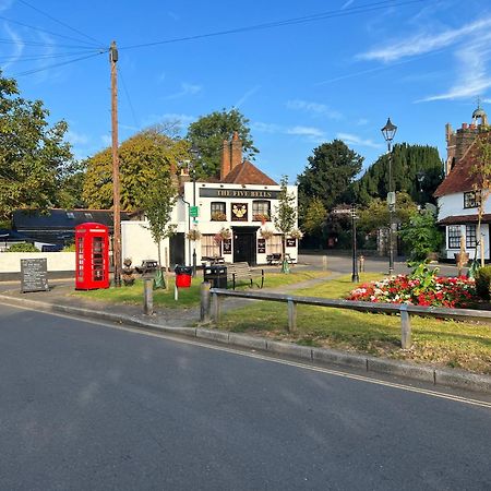 Harmondsworth Hall Bagian luar foto