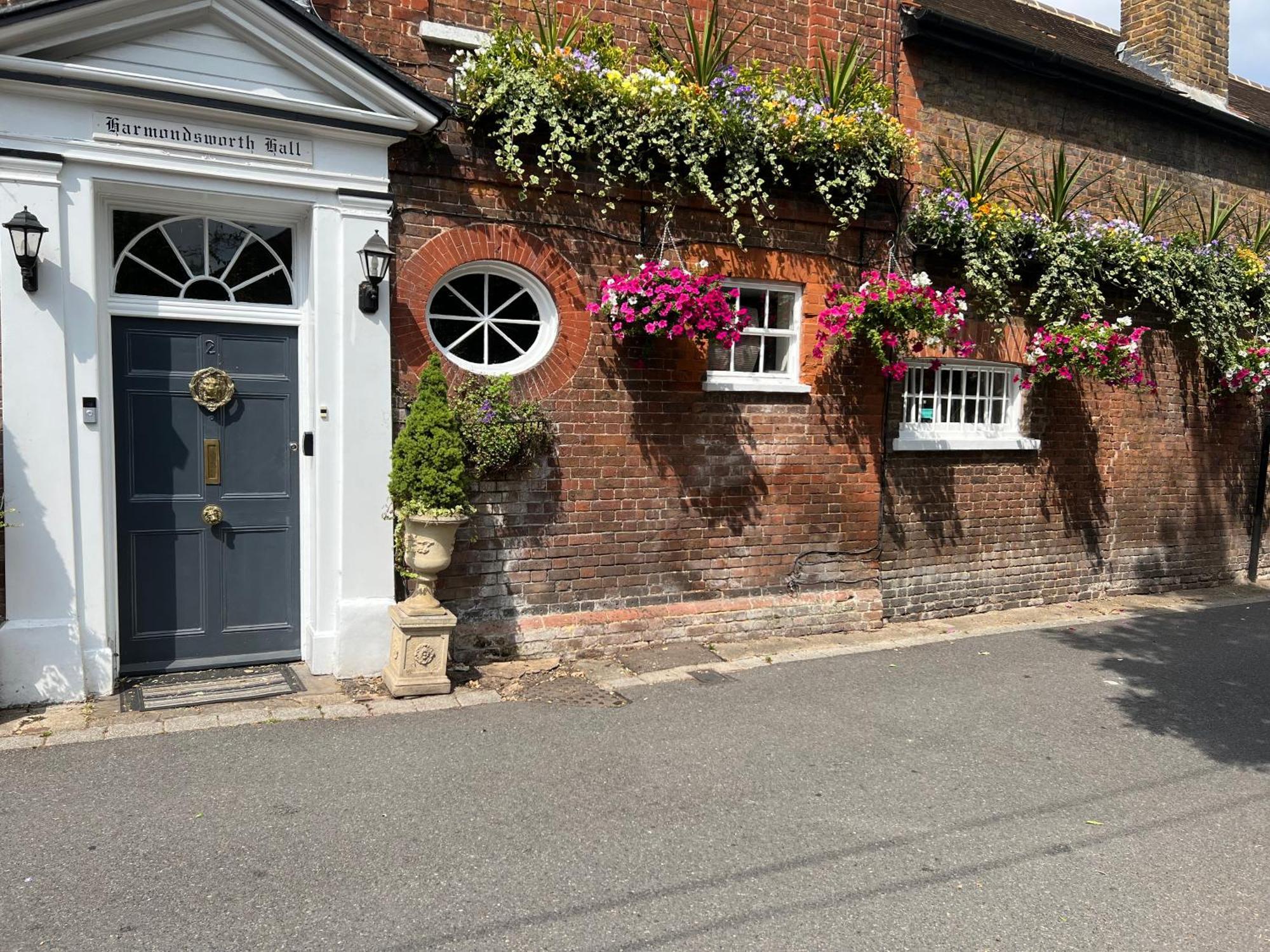 Harmondsworth Hall Bagian luar foto